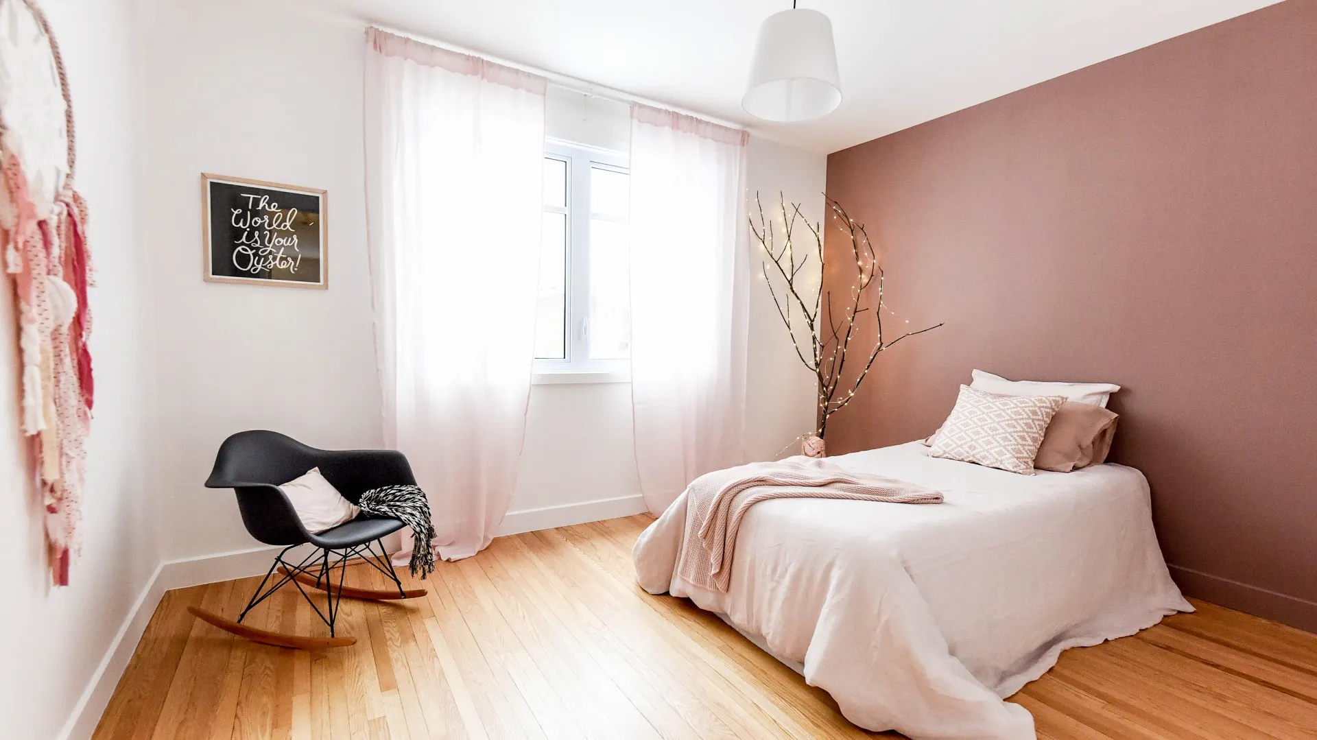 Détail de la chambre d'adolescent — rénovation du bungalow de Montréal.